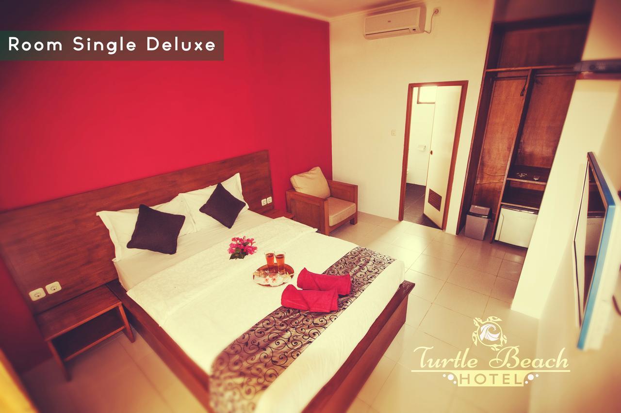Turtle Beach Hotel Ujunggenteng Exterior photo