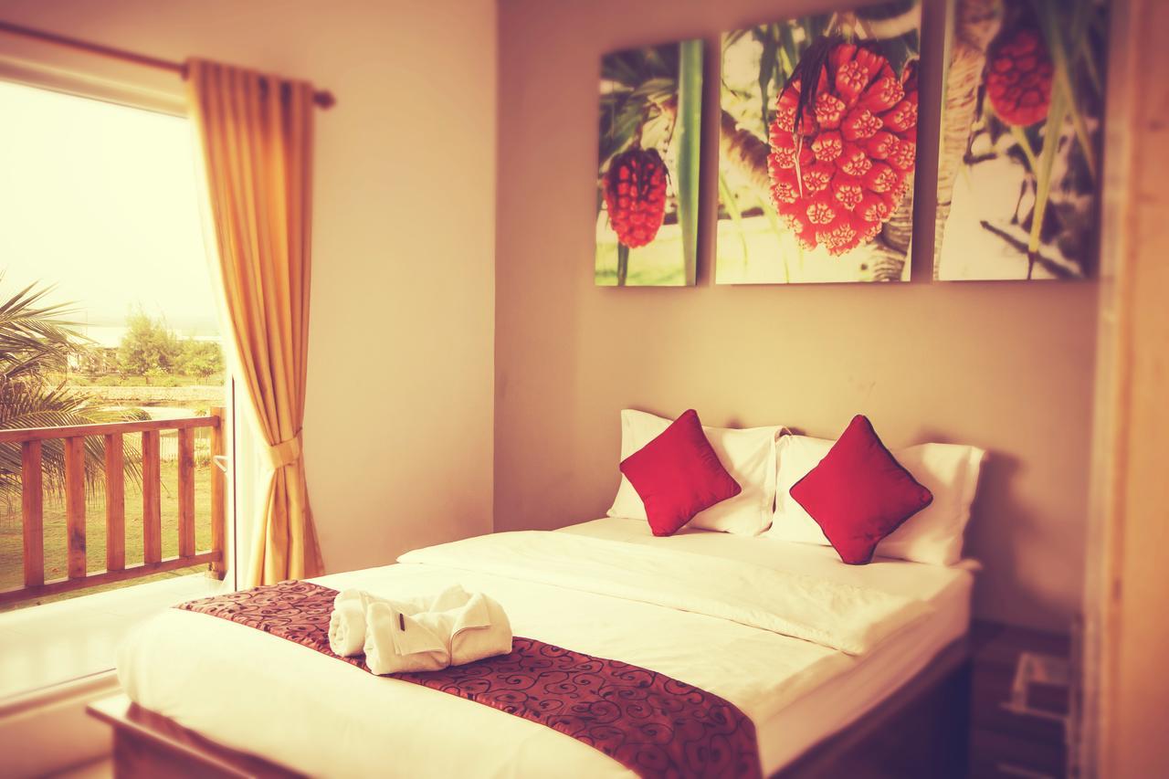 Turtle Beach Hotel Ujunggenteng Exterior photo